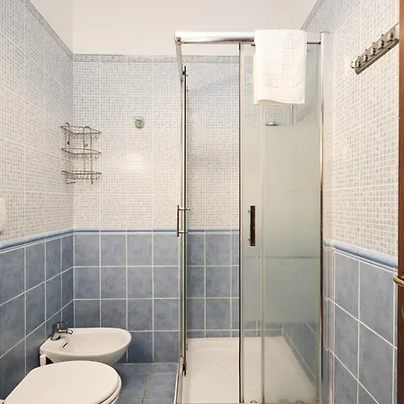 Colosseum 3 & 4 Bathrooms With Garden *